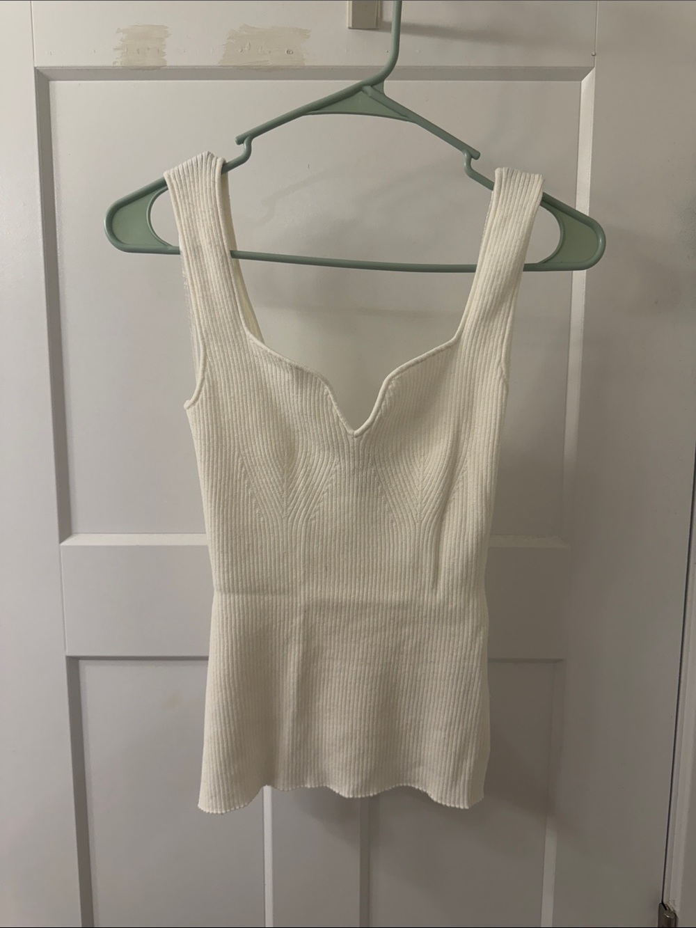 H&M Cream Ribbed Notch V Tank - Picture 4 of 4